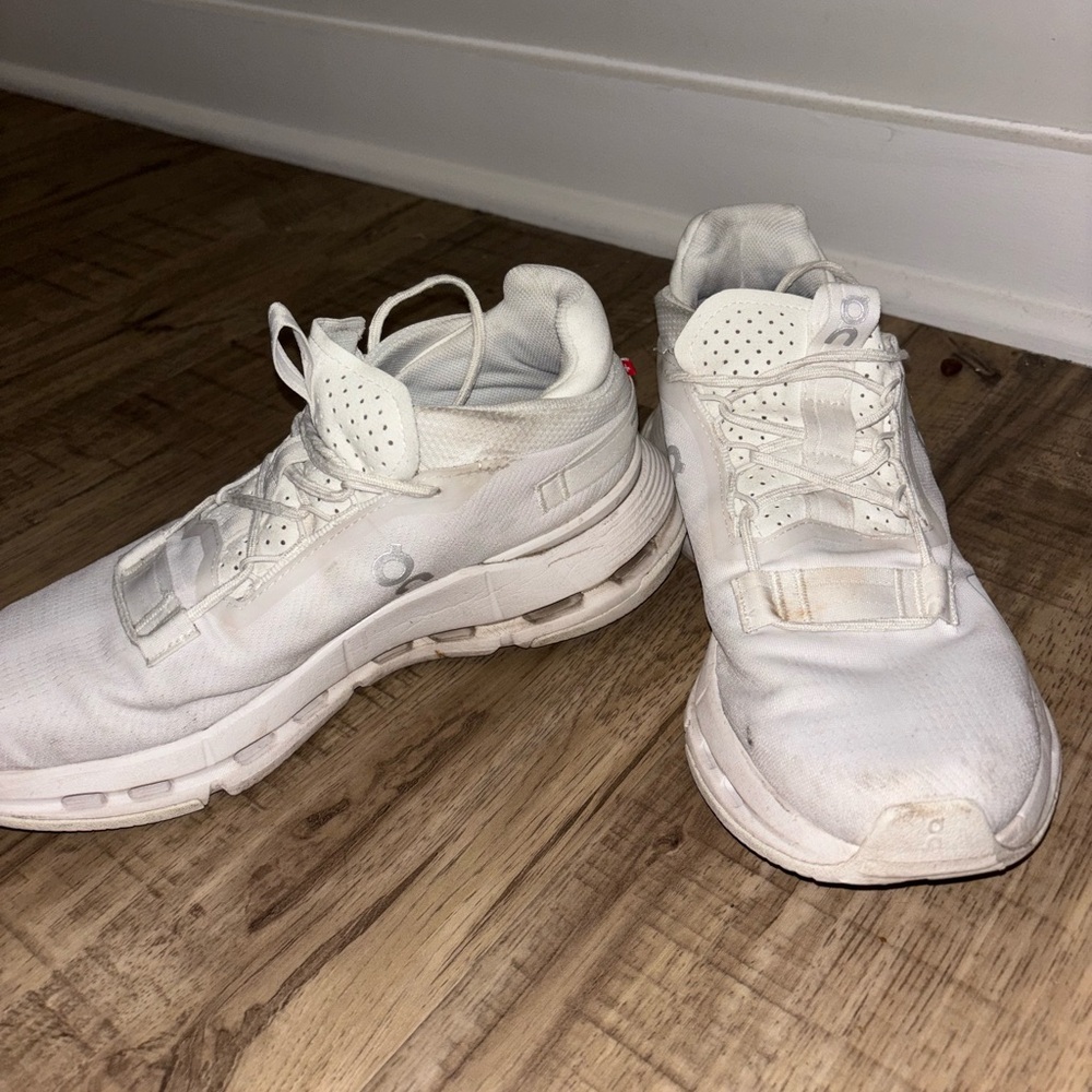 On Running - Cloudnova 2- Womens White Sneakers - size 8 - Picture 2 of 4